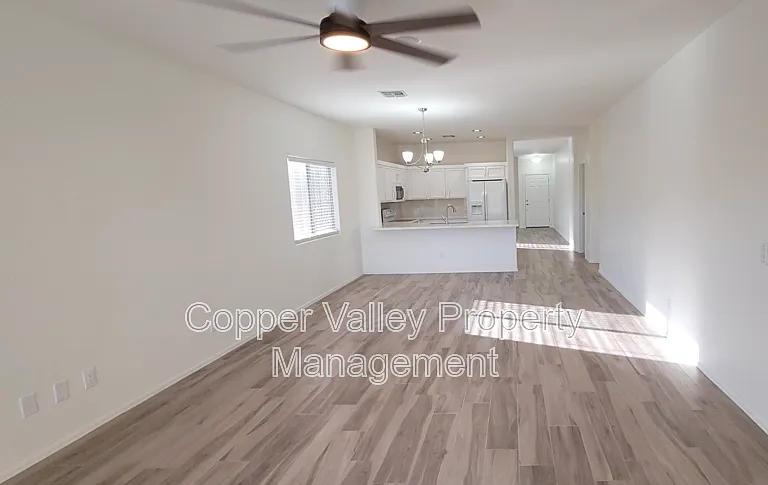 3793 W Wayne Ln — Photo 3