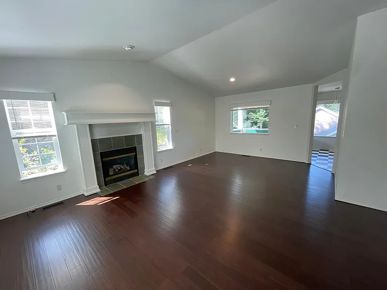 1252 NE Forest Rock Ln — Photo 5