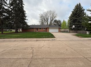1635 Morningside Dr, Hastings, NE 68901
