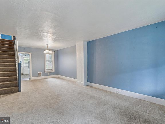 4th image of 326 Charles St