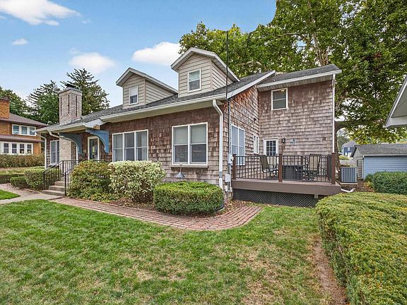 5th image of 325 E Dover Ct