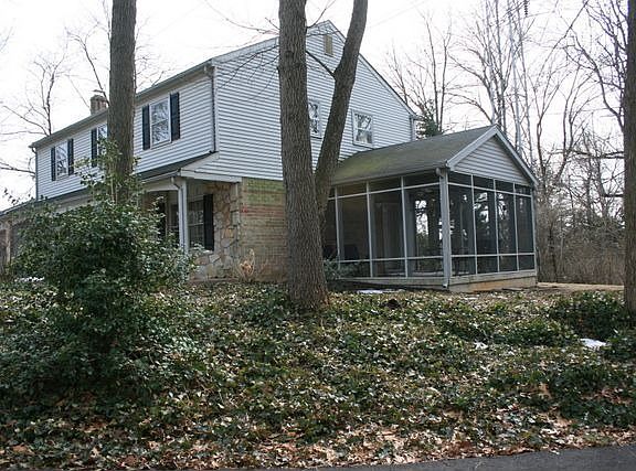 2nd image of 107 Chestnut Ave
