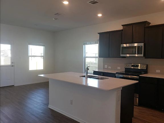 3rd image of 304 Montego St