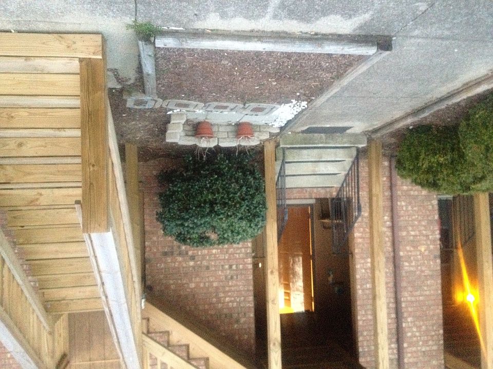 Entrance with sitting area outside door