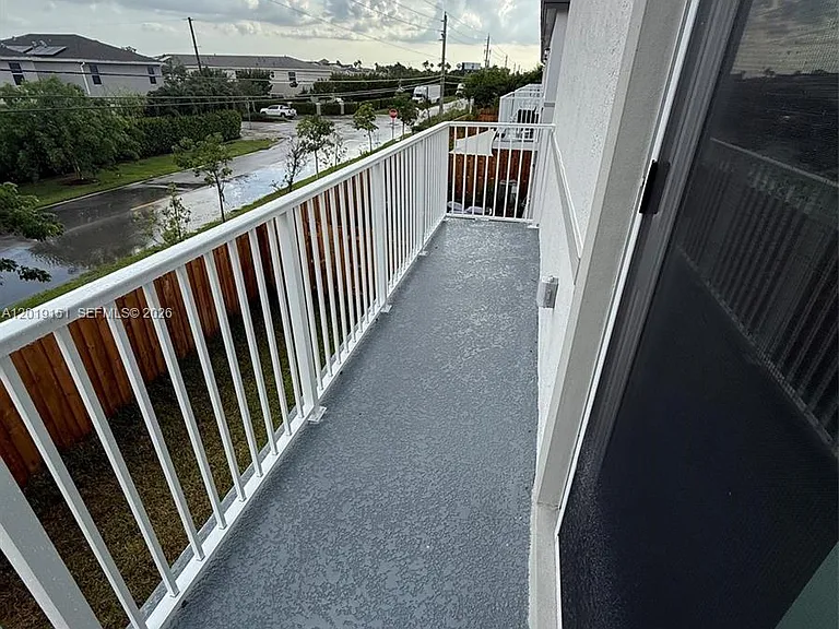 630 SE 15th St #630 — Photo 38