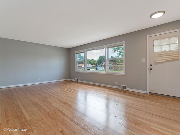 3rd image of 846 E 166th Pl