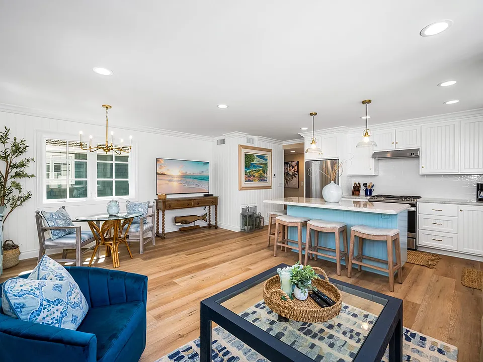215 Poinsettia Ave #1/2