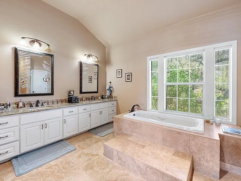 1207 Lakeway Dr — Photo 21