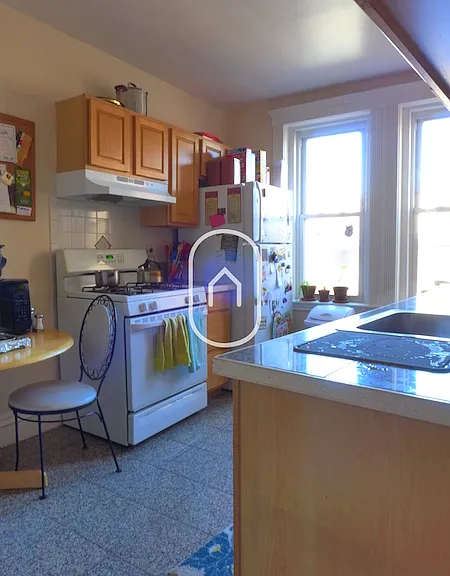 199 Strathmore Rd #6 — Photo 6