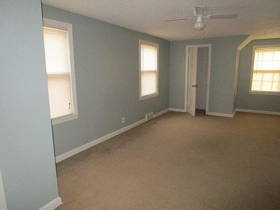 4th image of 3310 E Meyer Blvd