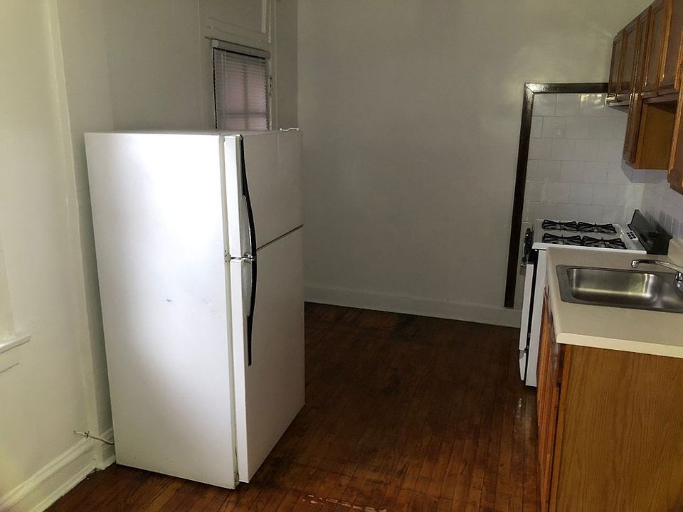 1st image of 4027-37 W School St #A2