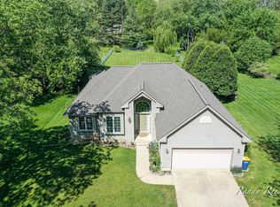 1021 Collindale Ave NW, Grand Rapids, MI 49504