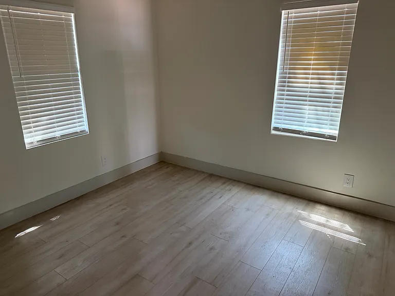 2807 W 10th St — Photo 5