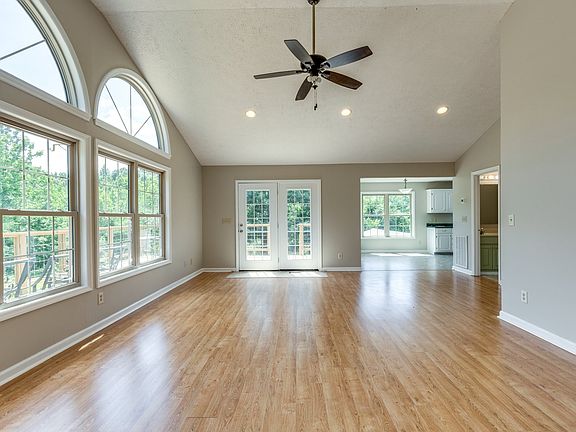 4th image of 424 Charles McClearen Rd