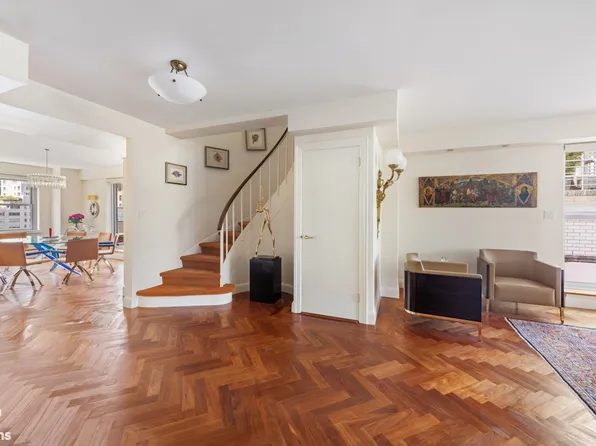 650 Park Avenue image 1 of 18