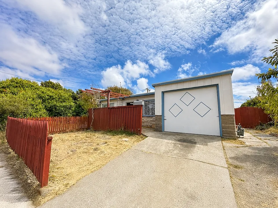 3160 Groom Dr