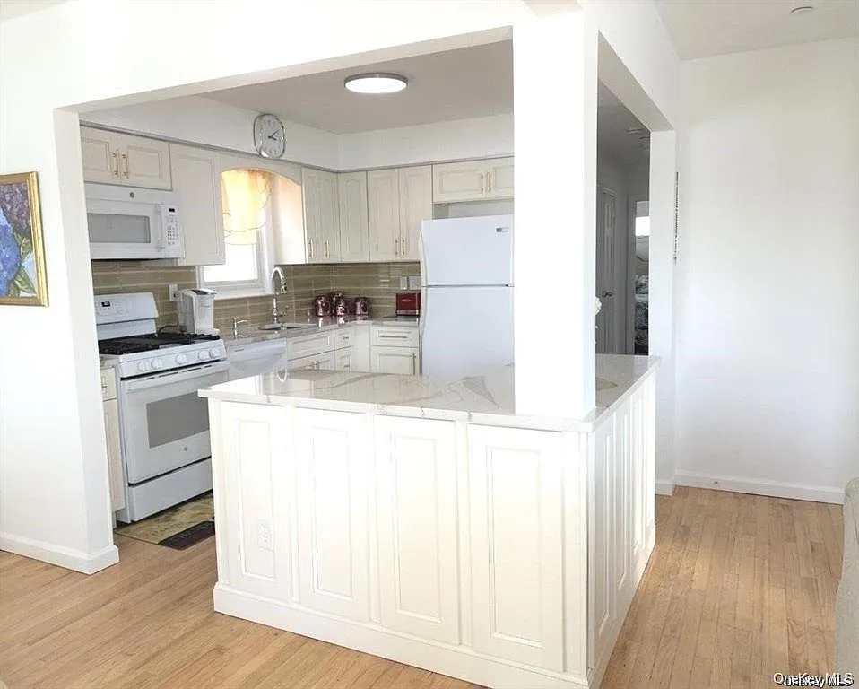 2 bed, 1.0 bath, $2,950 — Photo 4