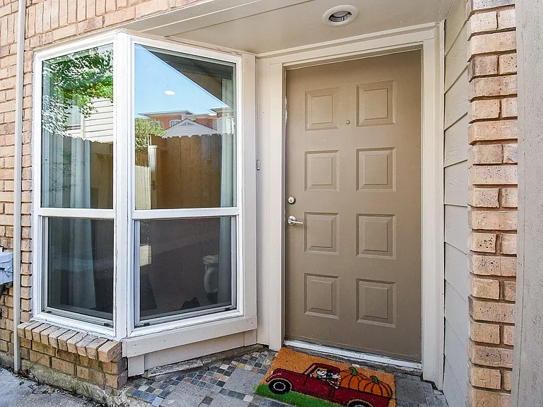 1829 Augusta Dr #31 — Photo 2