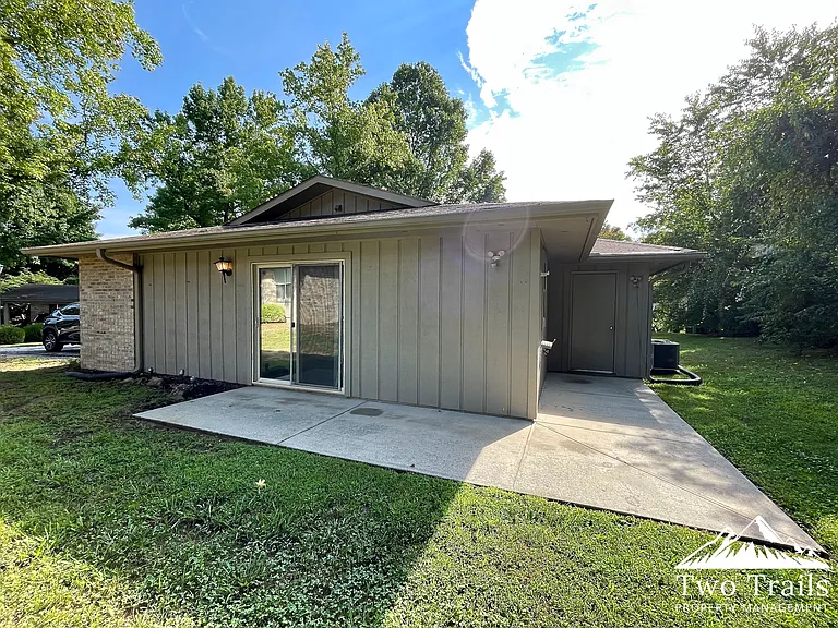 707 Farmington Cir — Photo 14