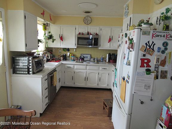 4th image of 7 Gramercy Lane #B