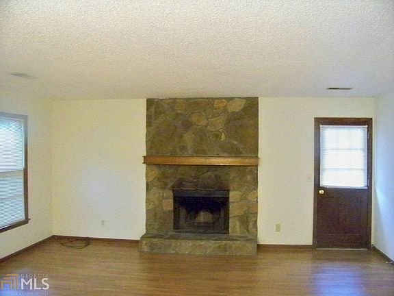3rd image of 640 Wayside Dr