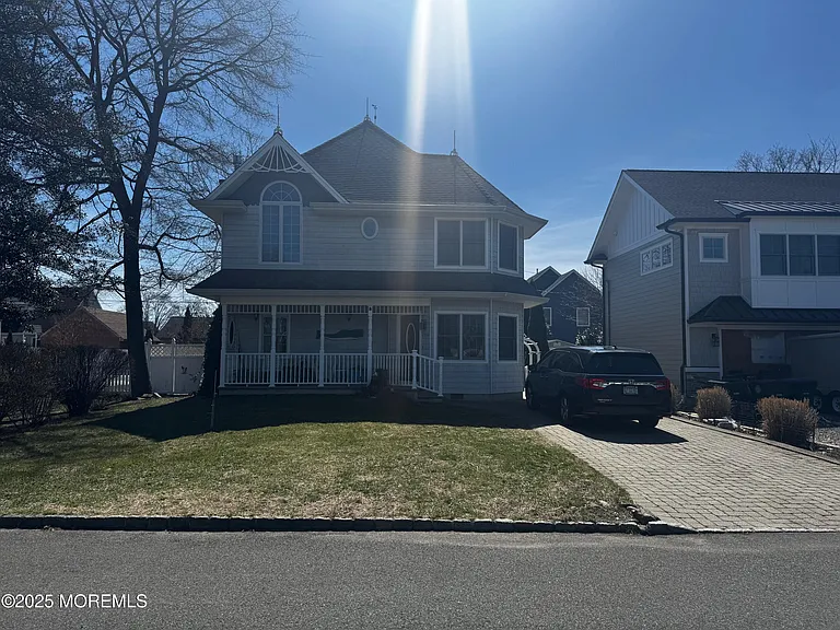 1709 Maple St — Photo 7
