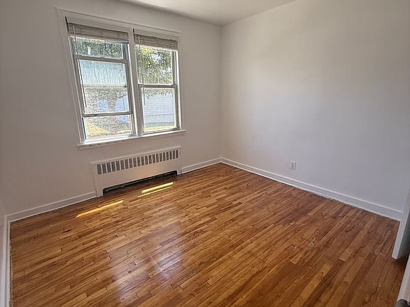 5th image of 35 Winchester Ave APT 1B