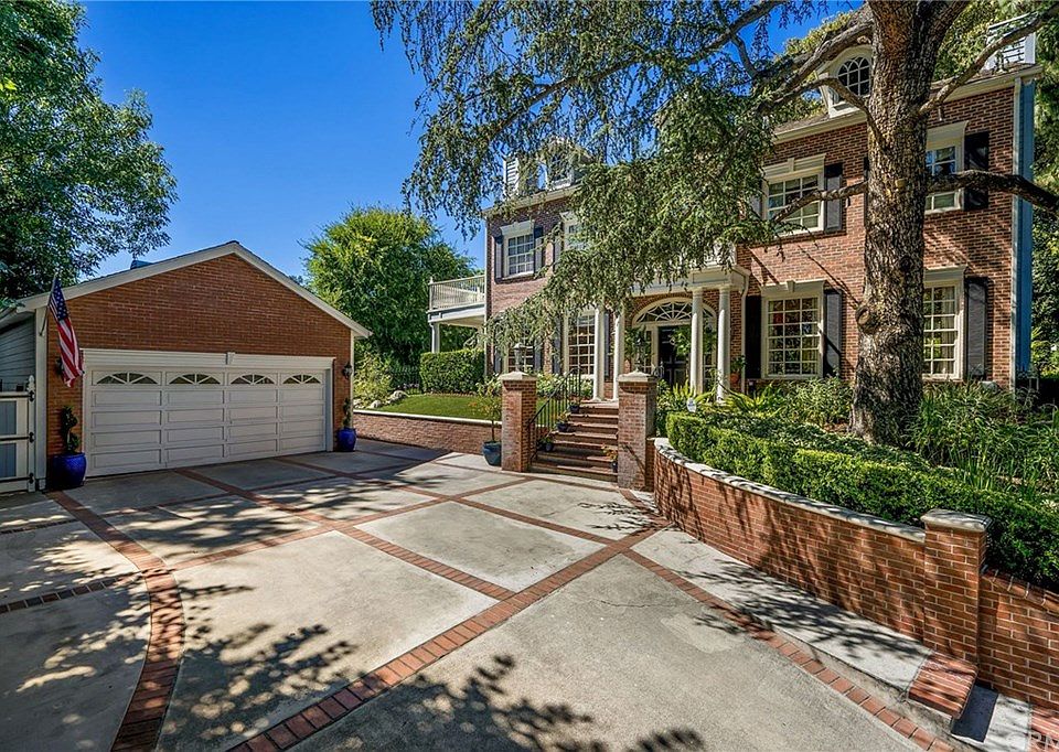 1st image of 677 Burleigh Dr