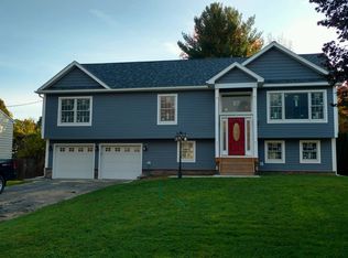 14 Dussault Dr, Latham, NY 12110