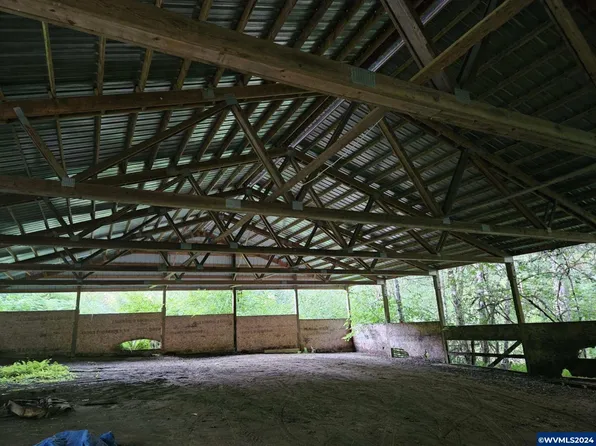 24099 Hall Rd, Cheshire, OR 97419