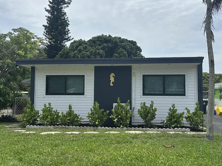354 Manchester St — Photo 1