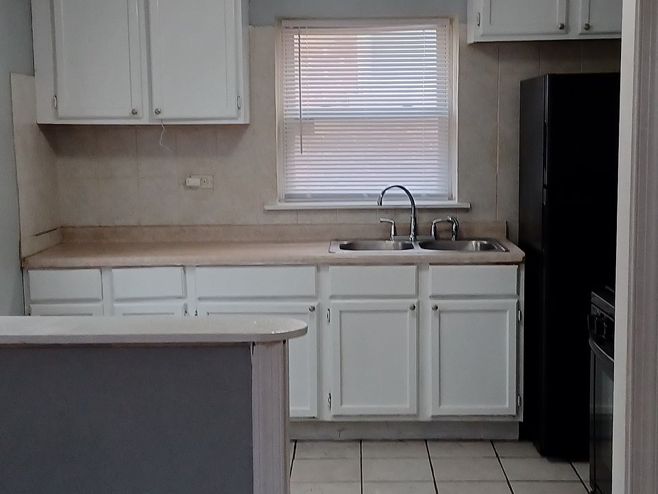 2nd image of 14216 S Wallace Ave