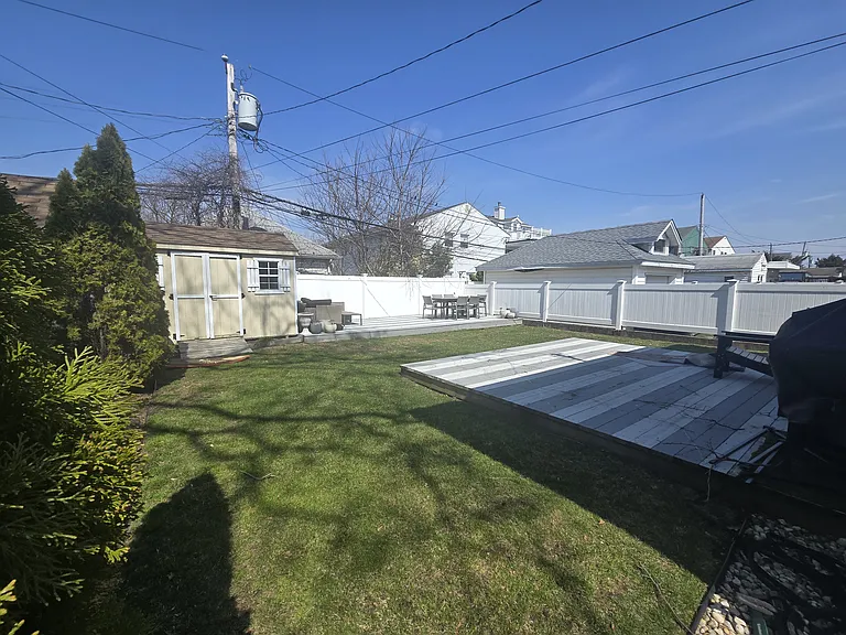 411 E Fulton St — Photo 23