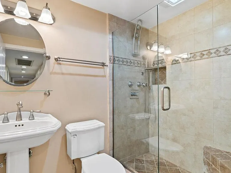447 Santa Barbara Cir — Photo 17