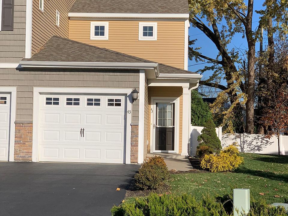 1st image of 43 Stacey Ct