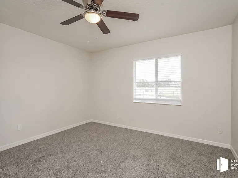 1081 Gary Dr — Photo 11