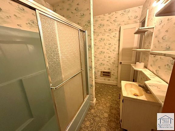 2nd image of 483 Clearview Dr