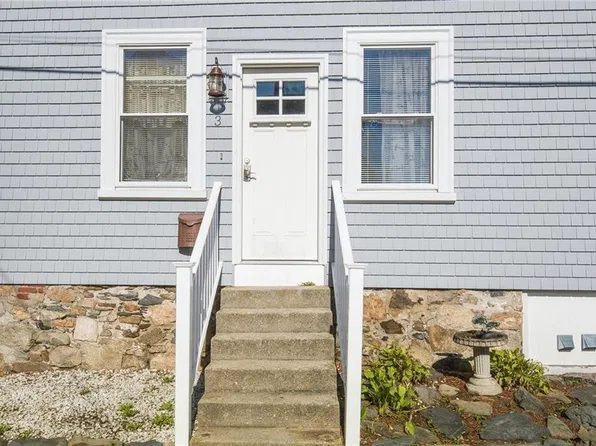 3 Lucas Ave, Newport, RI 02840
