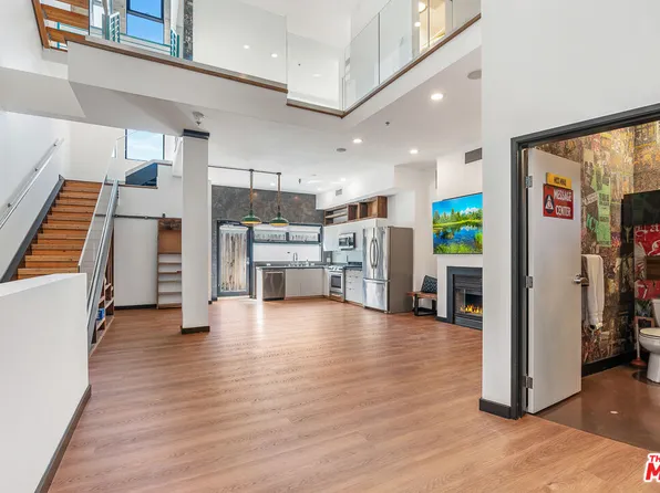 815 Hampton Dr Unit 4, Los Angeles, CA 90291
