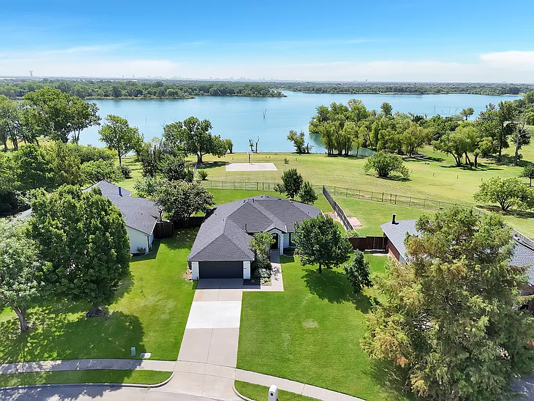 332 Hardwicke Ln — Photo 1
