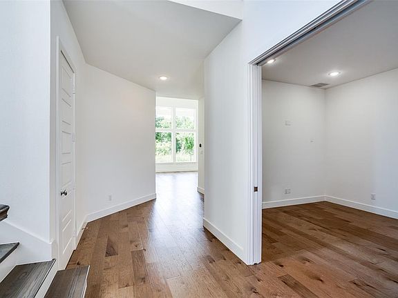 3rd image of 8266 Benthaven Pl