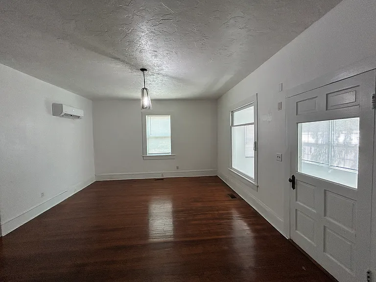 1130 NW 4th St — Photo 10