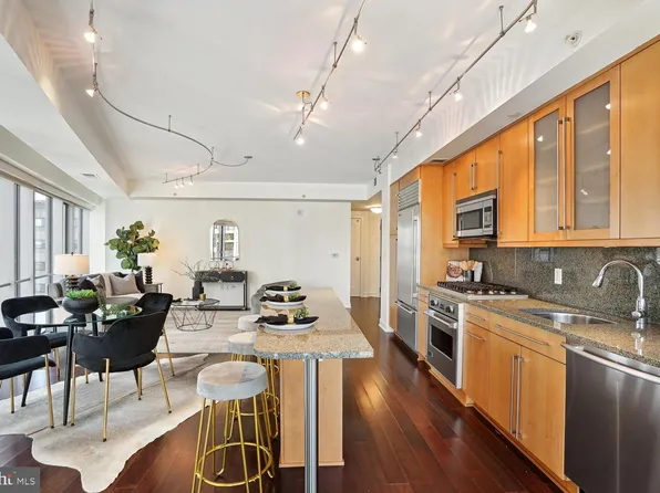 1111 19th St N APT 1708, Arlington, VA 22209