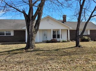 393 Martin Field Ct, Villa Ridge, MO 63089