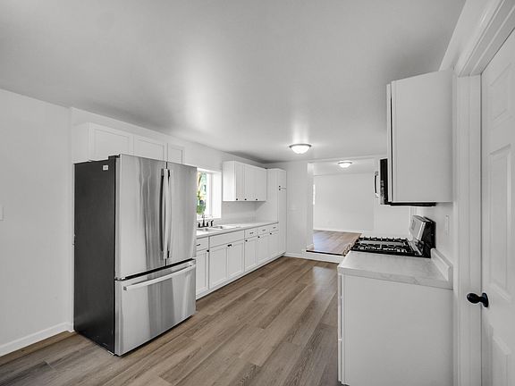 2nd image of 134 Halstead St