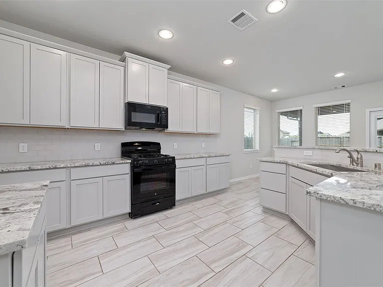 18511 Grand Spanish Oak Ct — Photo 8