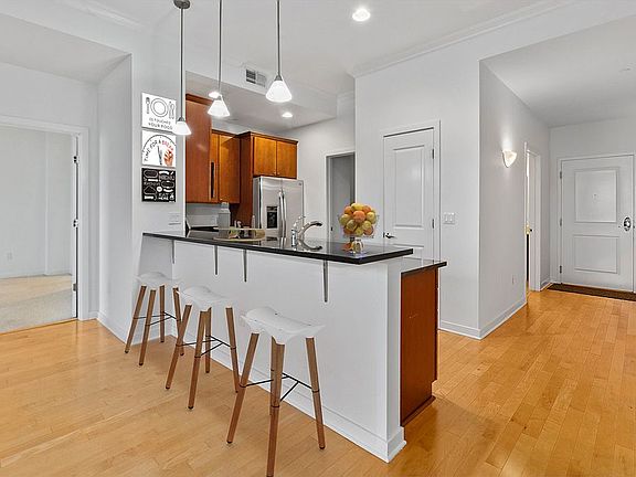 5th image of 1135 Shelby St APT 2809
