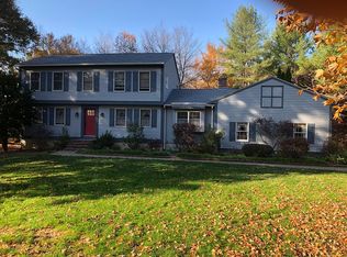 220 Halladay Ave E, Suffield, CT 06078