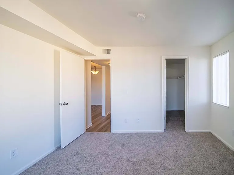 Adelaide Apartments — Photo 23