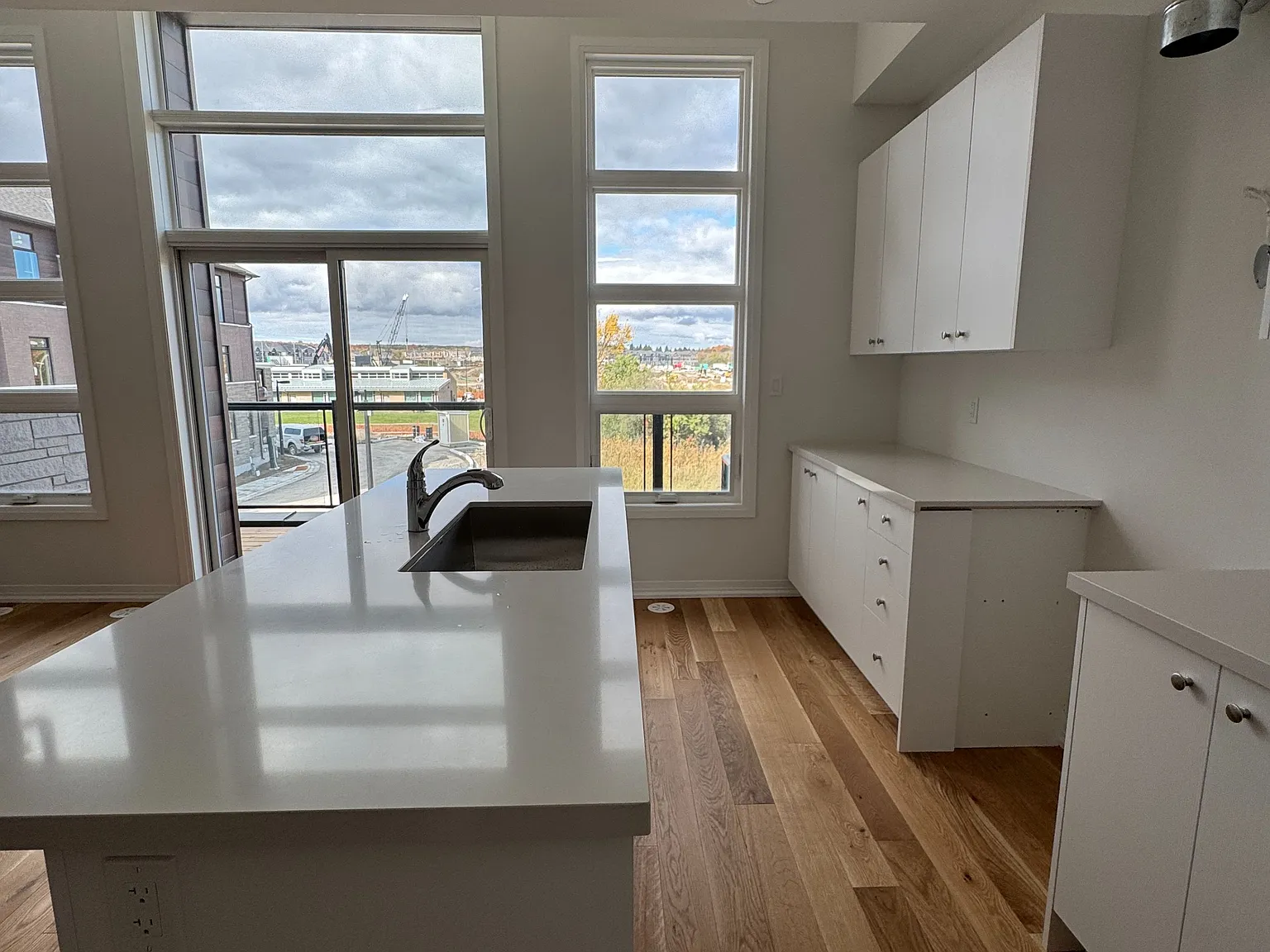 5 bed, $4,300 — Photo 2